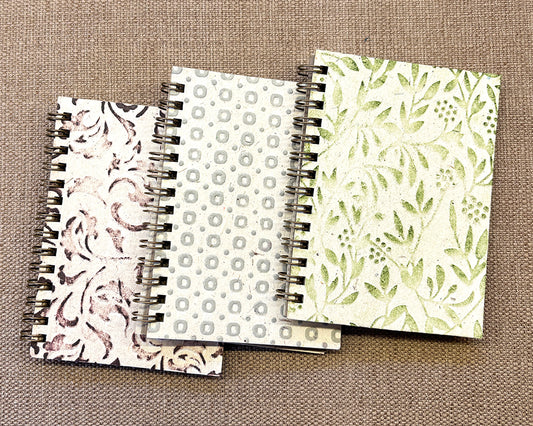 Small embossed notebook -  White